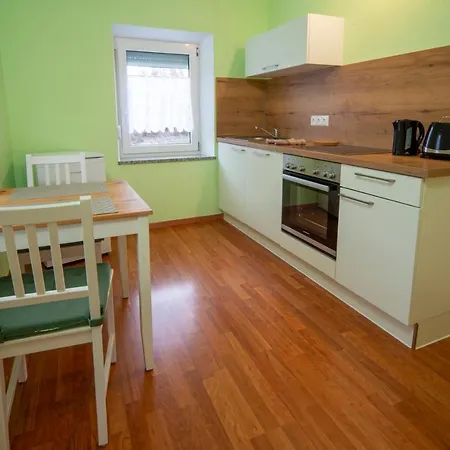 Monteur-/ Arbeiter-apartment_ 4 Guest house *